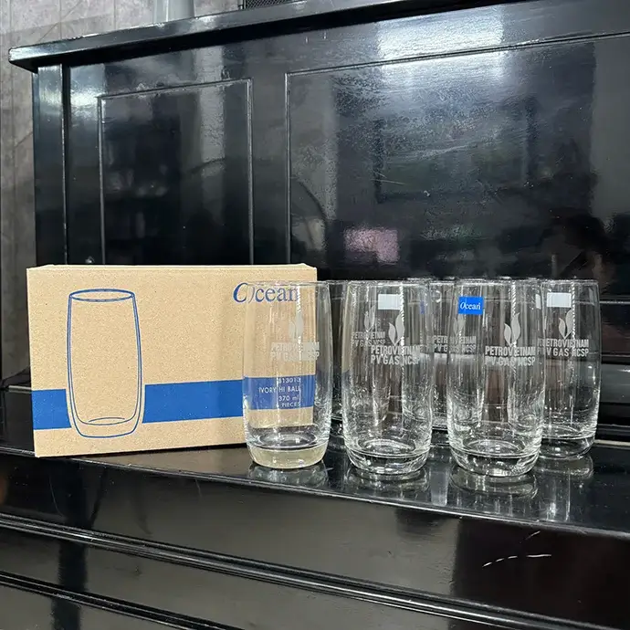 Dịch vụ in ly thủy tinh theo yêu cầu giá rẻ chất lượng tại Hà Nội, TPHCM 3 Dịch vụ in logo trên ly thủy tinh chất lượng tại Xưởng Bao Bì Giá Rẻ