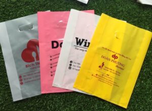 Mẫu bao bì nilon quần áo nhiều màu sắc