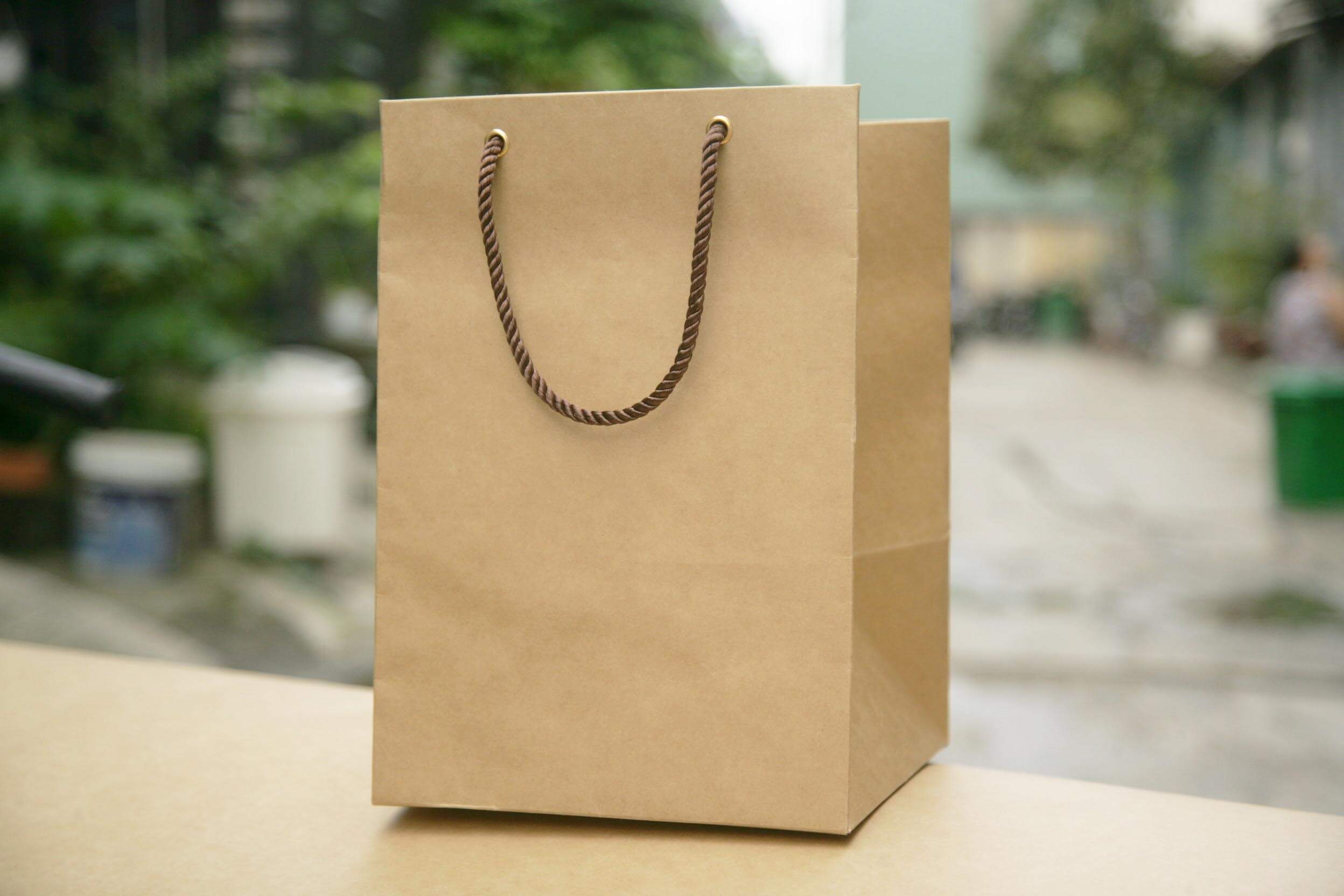 In bao bì giấy giá rẻ uy tín chất lượng tại TP. HCM 2 Túi giấy kraft đáy vuông