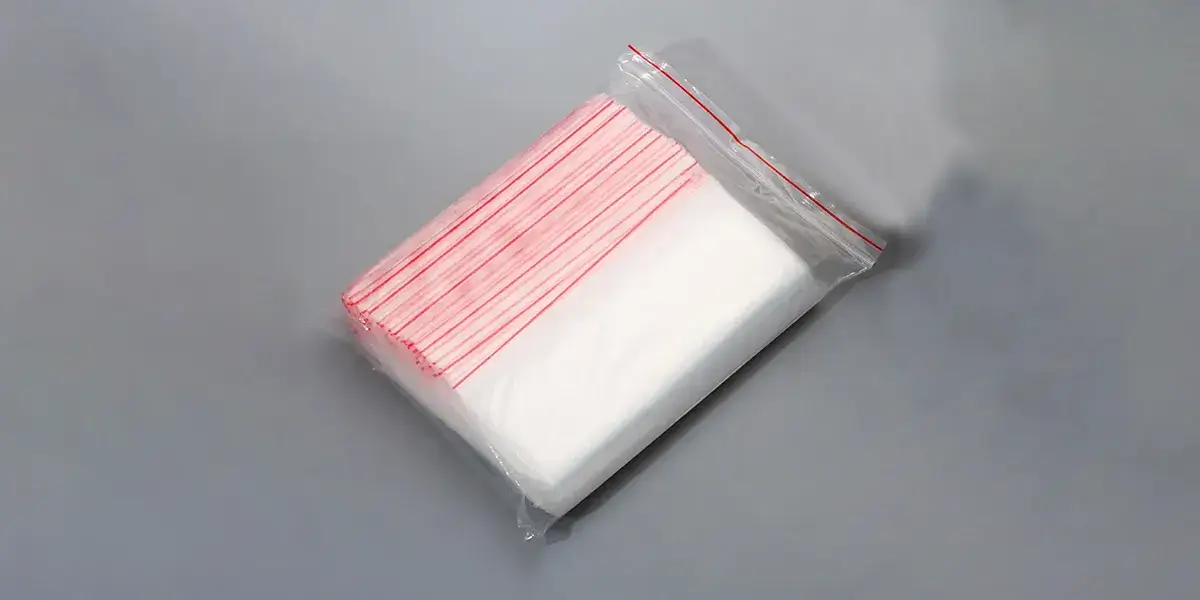 Nhóm túi zip miệng chỉ đỏ