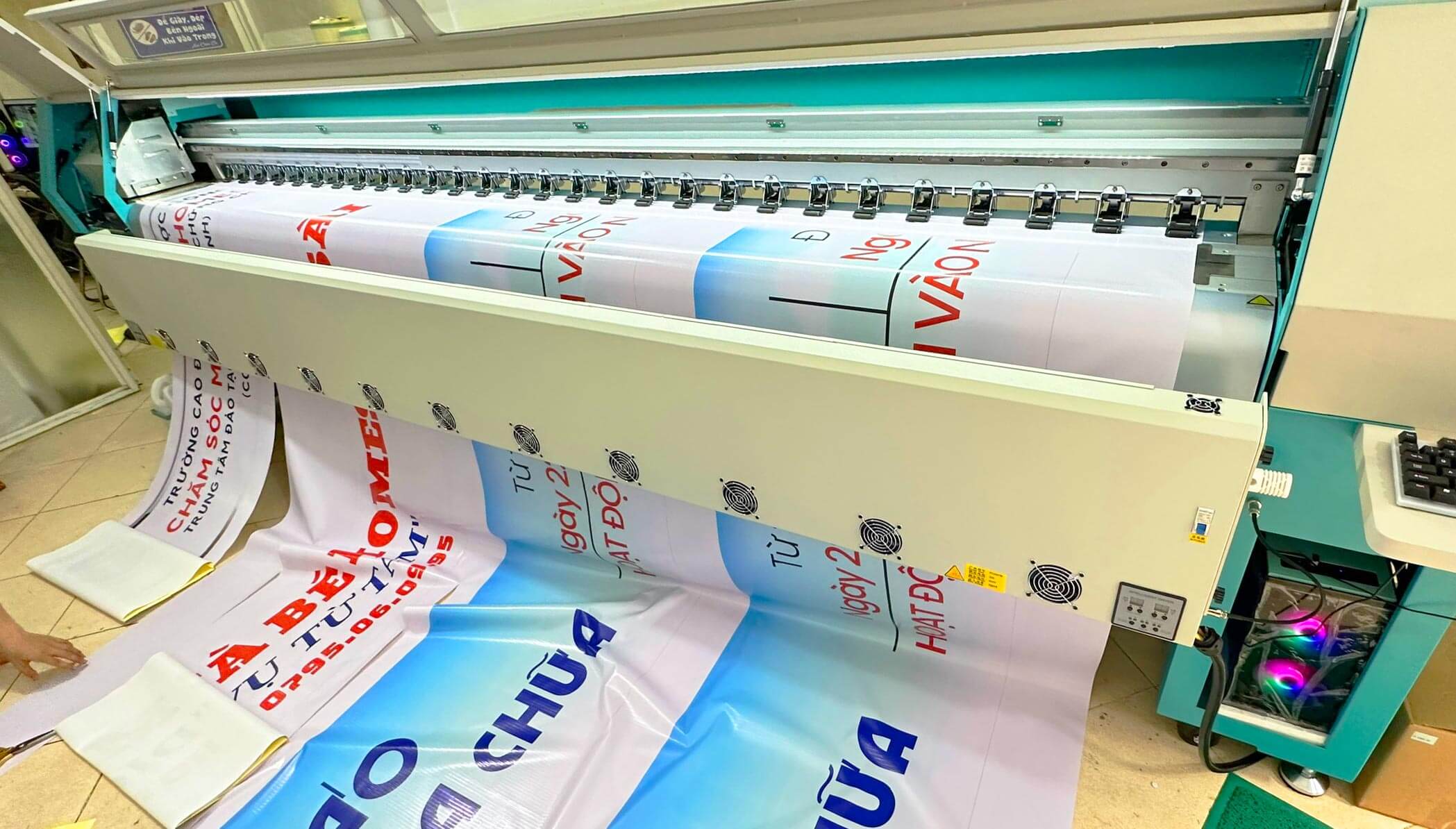 Bạt Hiflex là gì và những ứng dụng phổ biến trong in ấn quảng cáo 1 Bạt Hiflex là gì