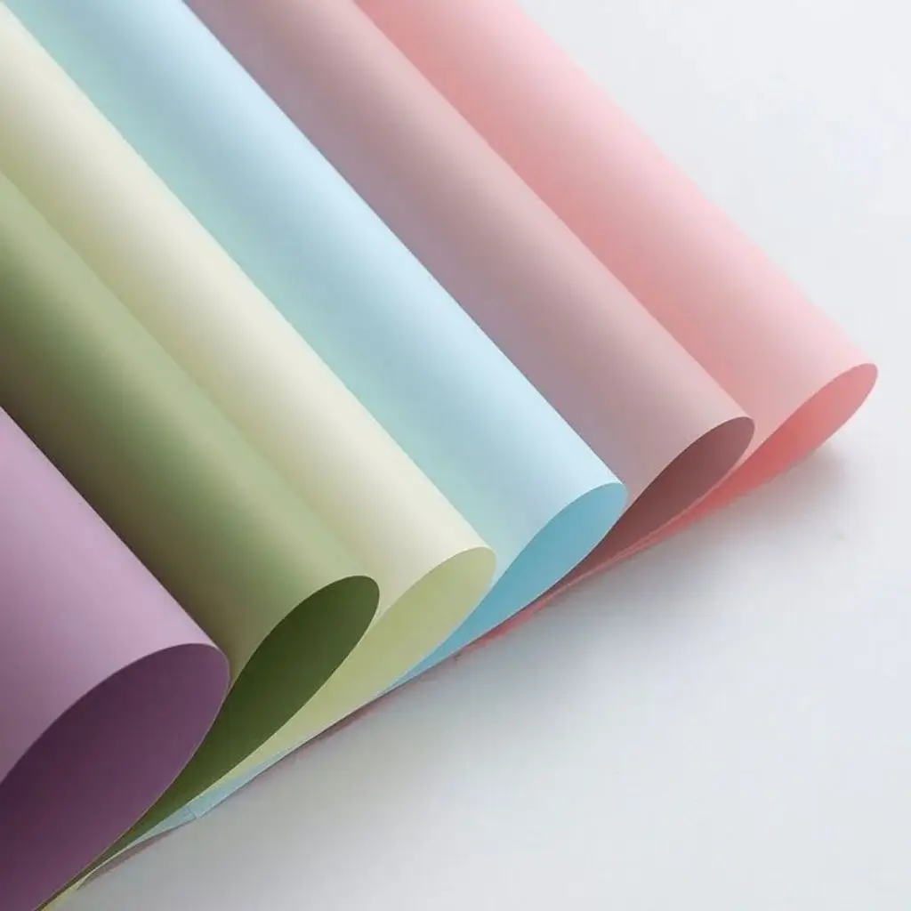 Các loại giấy kraft và những ứng dụng phổ biến nhất hiện nay 4 Giấy Kraft nhuộm màu: Đa dạng hóa bộ nhận diện thương hiệu
