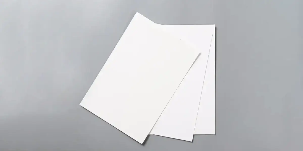 Các loại giấy kraft và những ứng dụng phổ biến nhất hiện nay 2 Giấy Kraft trắng: Sự kết hợp giữa độ bền và tính thẩm mỹ in ấn