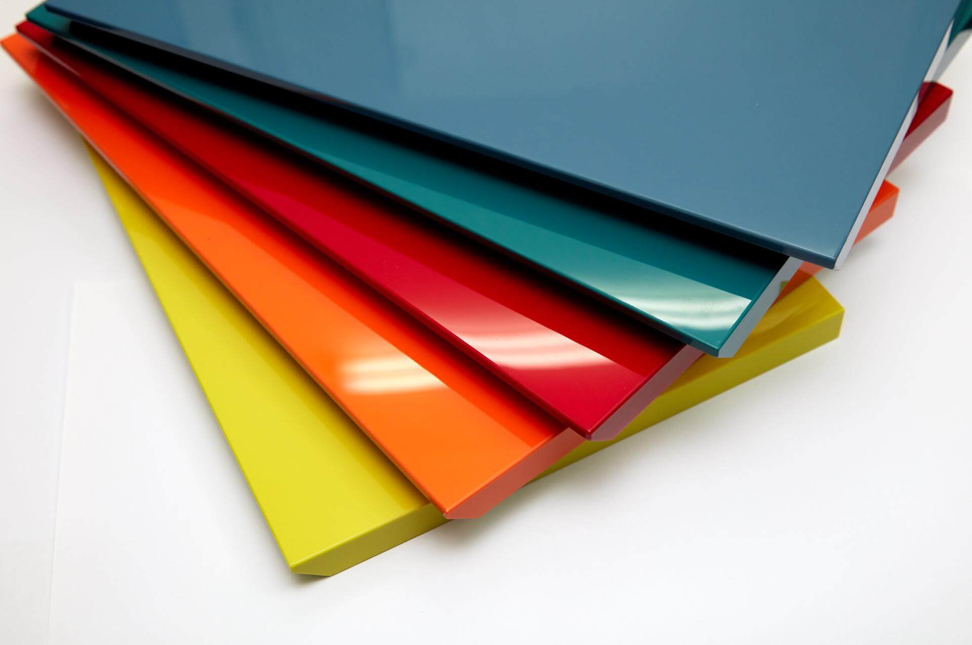 Nhựa PC và Acrylic: So sánh chi tiết sự khác biệt 3 Tương quan ngân sách và khả năng tái chế