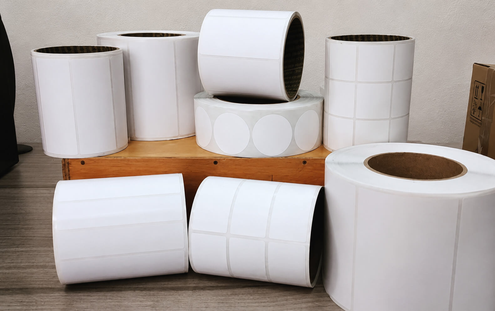 Đề can nhựa là gì và những ưu nhược điểm cần biết trước khi chọn mua 3 Phân tích ưu và nhược điểm của decal nhựa